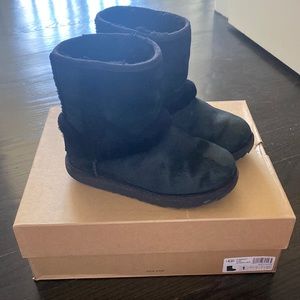 Ugg Hadley size 1 girls